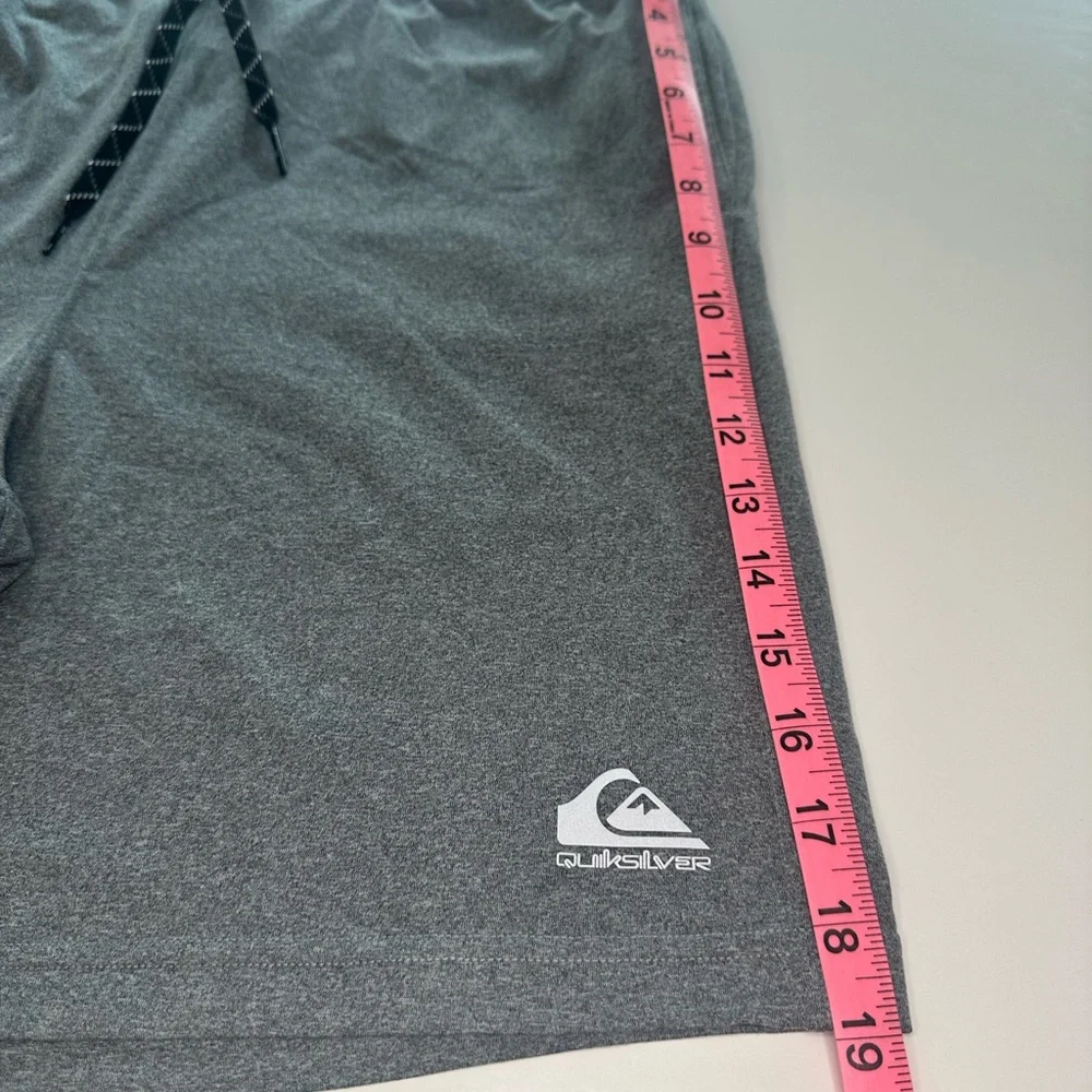 Quicksilver Training Shorts 19” Knit Gray NWT Men’s Size Medium